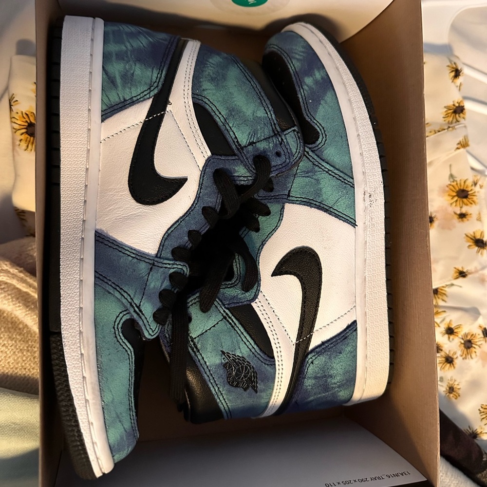 Air Jordan 1 retro high OG GS black smoke white grey. Tie dye.